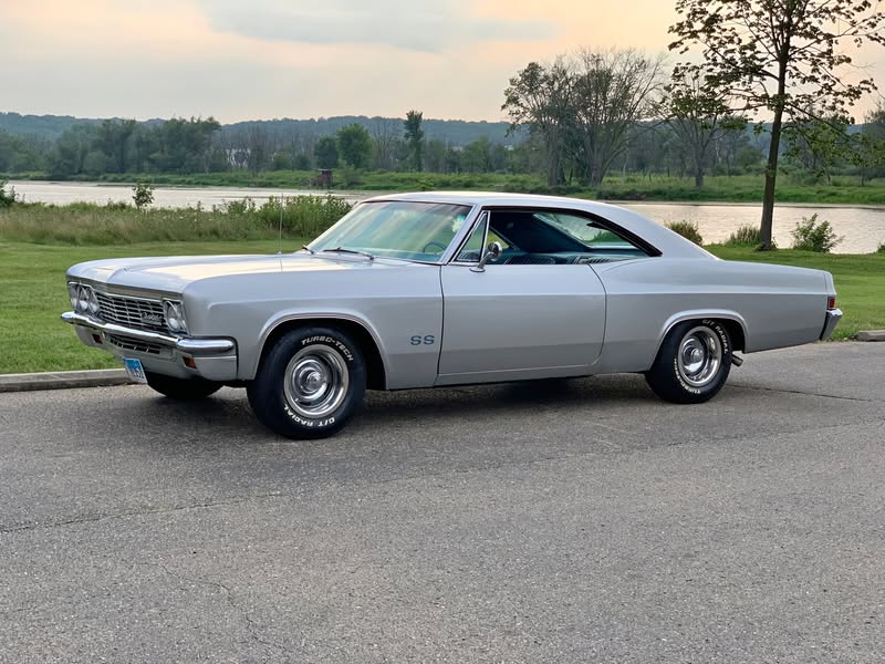 1966 Chevrolet impala super sport - SS