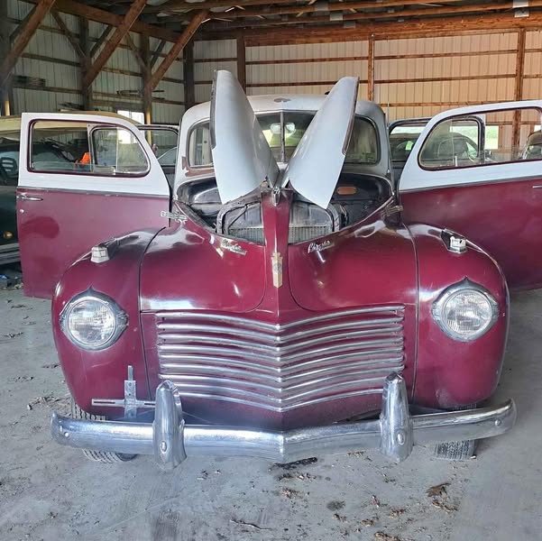 1941 Chrysler Imperial - Crown Limousine