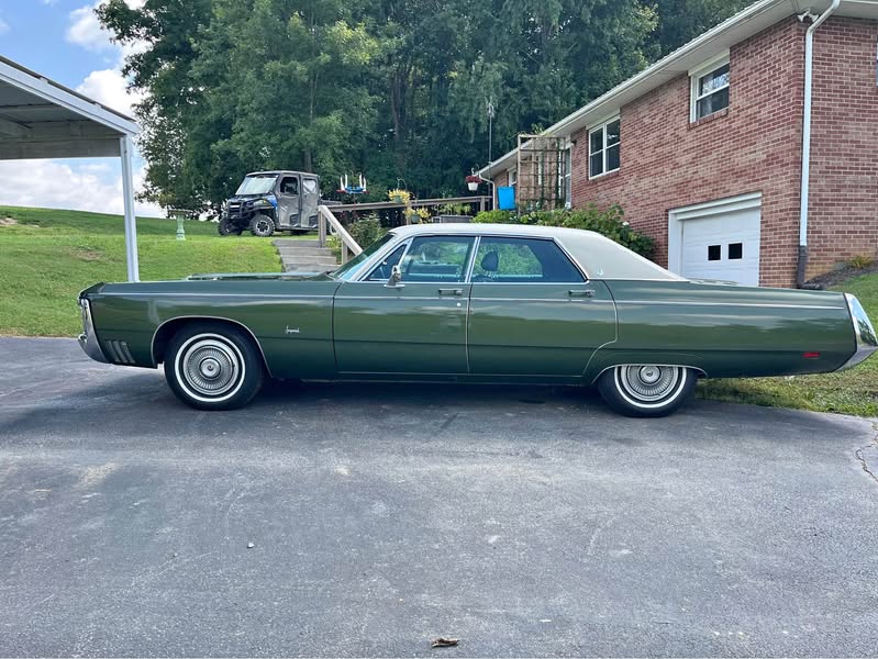 1969 Chrysler Imperial - Sedan 4D