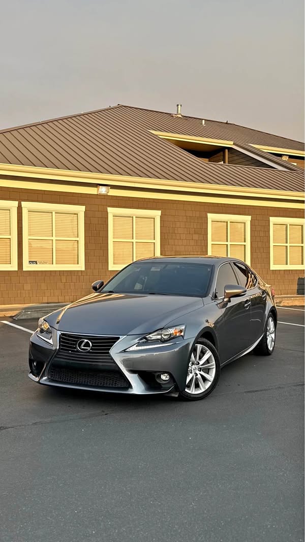 2016 Lexus IS - IS 200t Sedan 4D
