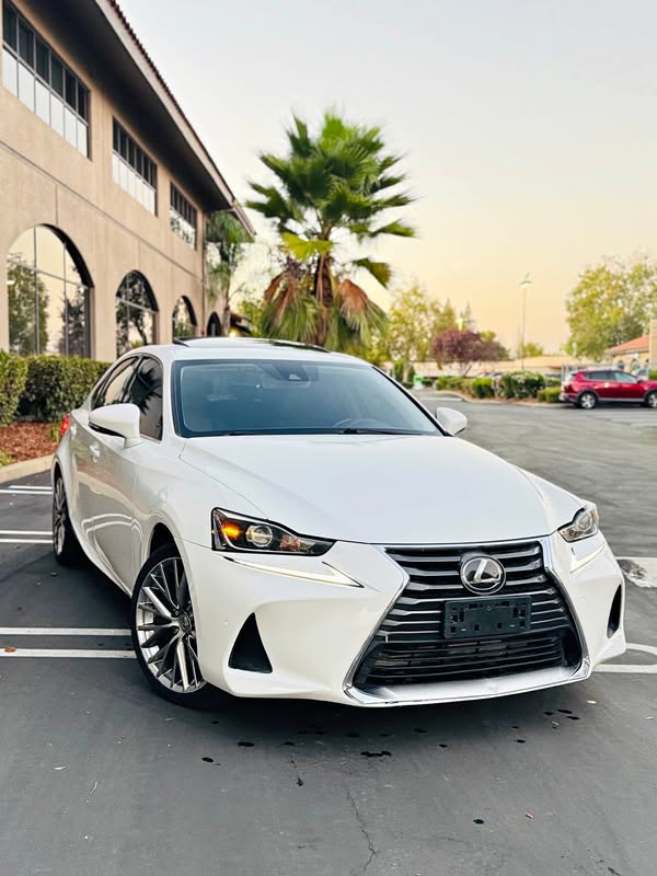 2017 Lexus IS - IS 200t Sedan 4D