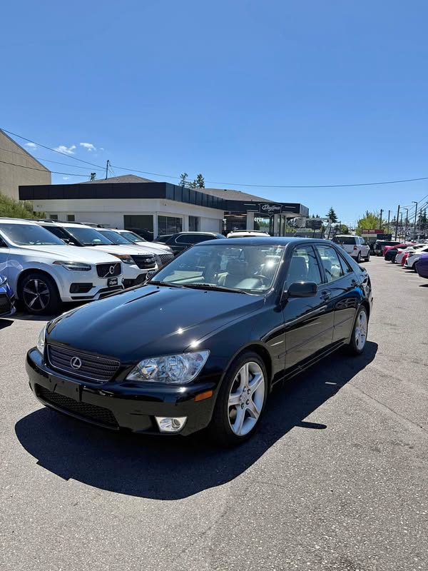 2001 Lexus IS IS 300 Sedan 4D