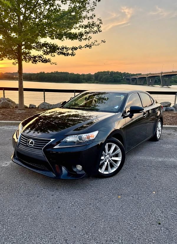 2014 Lexus IS - 250