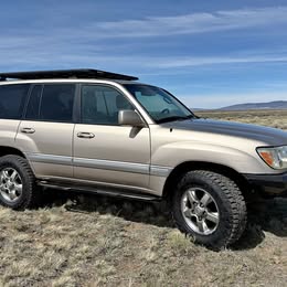 2006 Toyota Land Cruiser - 3x Locked, Lift, Armored