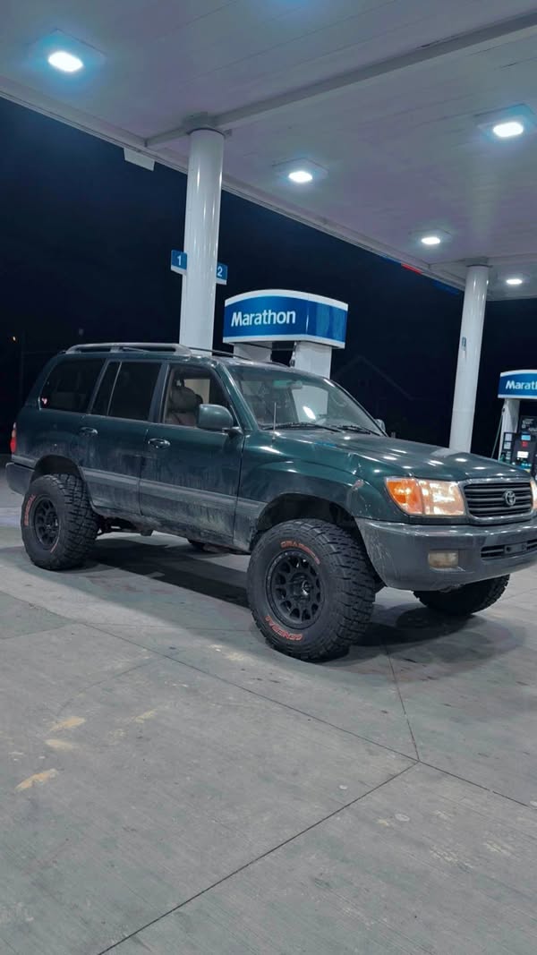 2000 Toyota Landcruiser - Sport Utility 4D