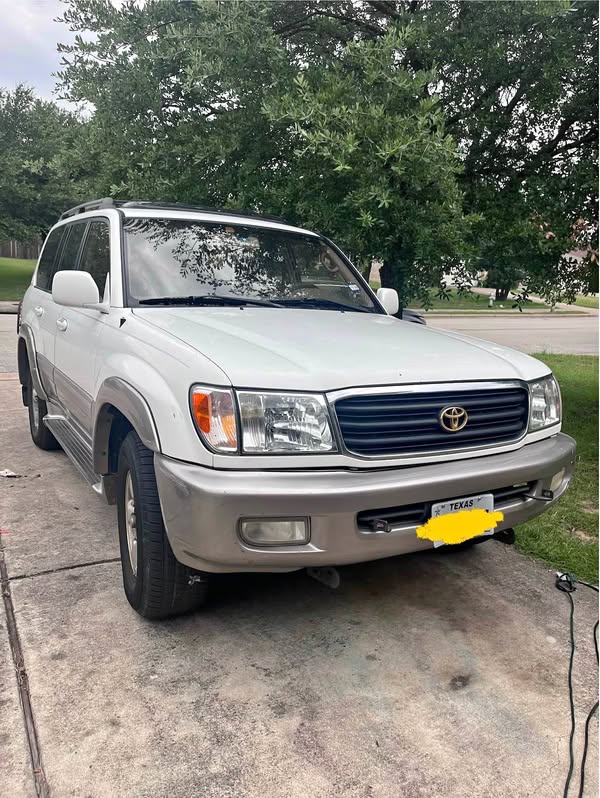 2001 Toyota Landcruiser - 100 series, gold trim