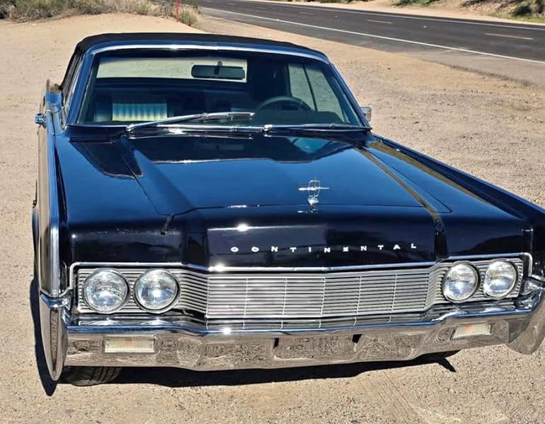 1967 Lincoln Continental - Convertible
