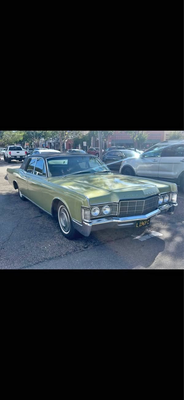 1969 Lincoln Continental - Sedan 4D