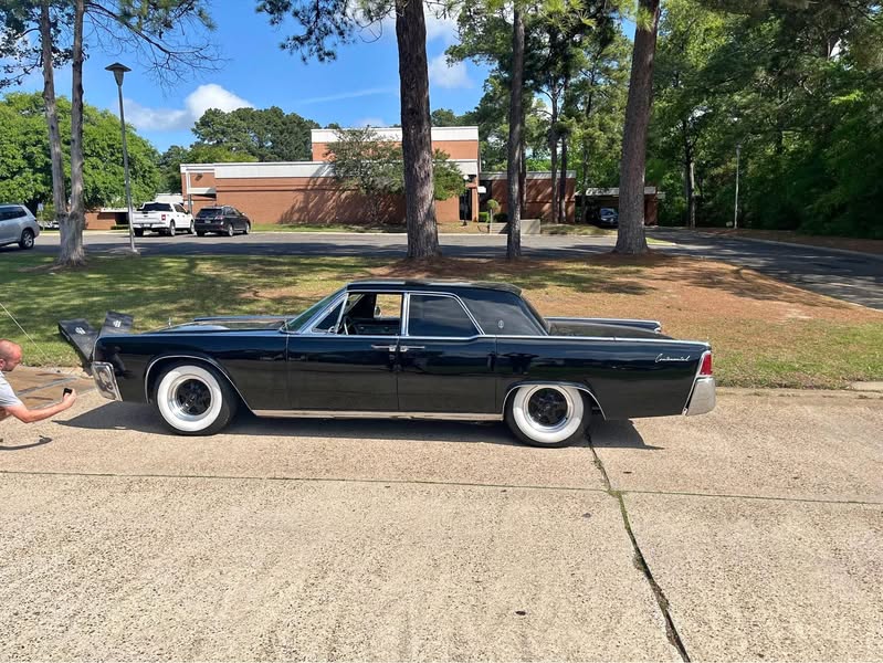 1961 Lincoln Continental - Sedan 4D