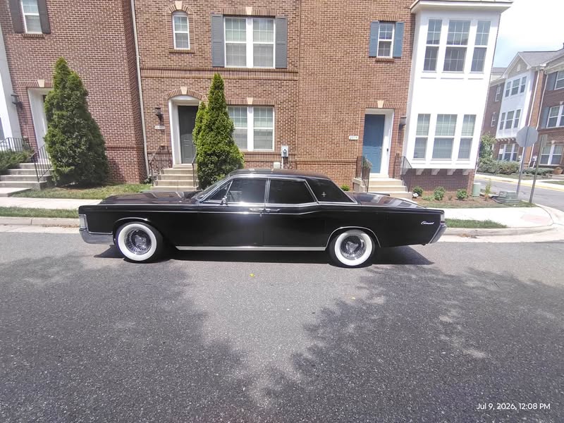 1969 Lincoln Continental - Sedan 4D