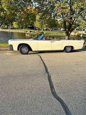1962 Lincoln Continental - Sedan 4D