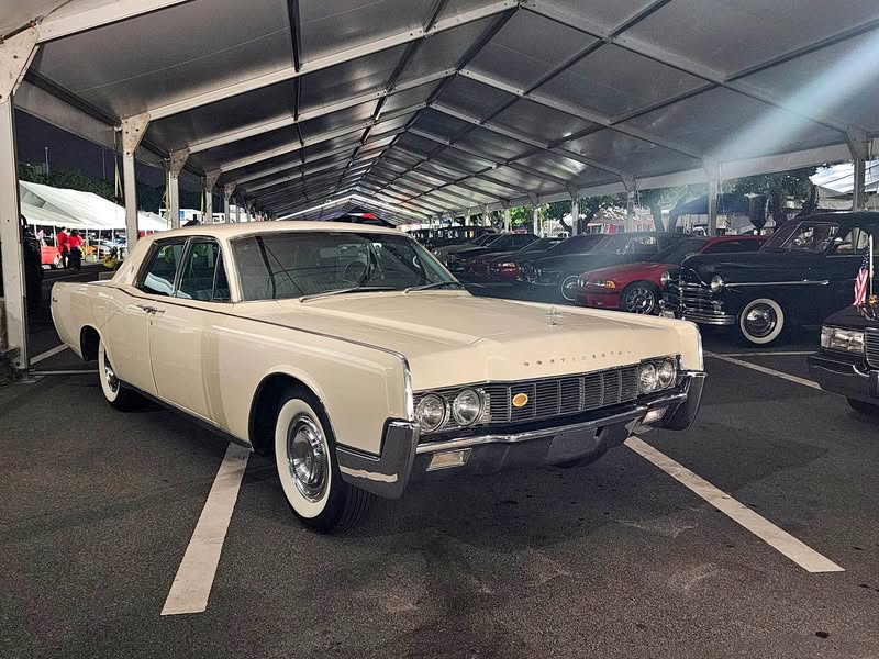 1967 Lincoln Continental - Sedan 4D