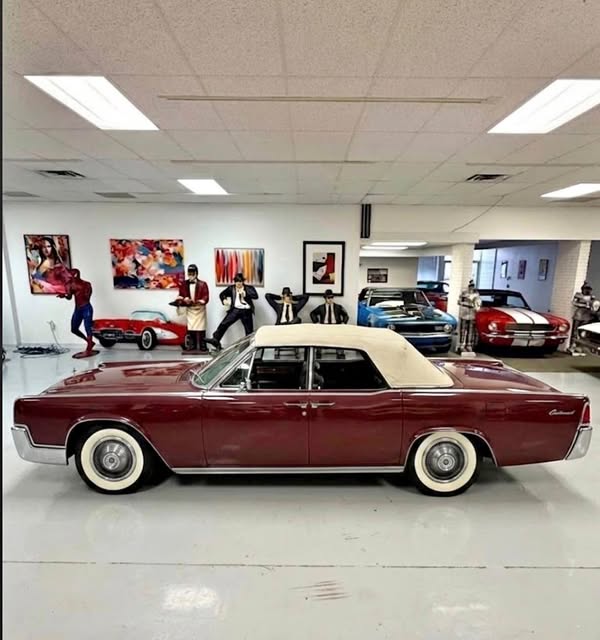1967 Lincoln Continental - Sedan 4D