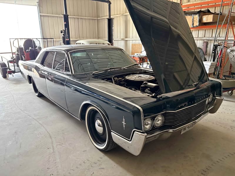 1966 Lincoln Continental - Executive Sedan 4D