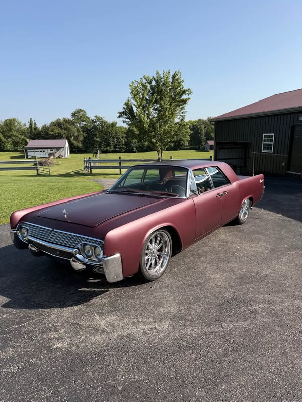 1961 Lincoln Continental - Sedan 4D