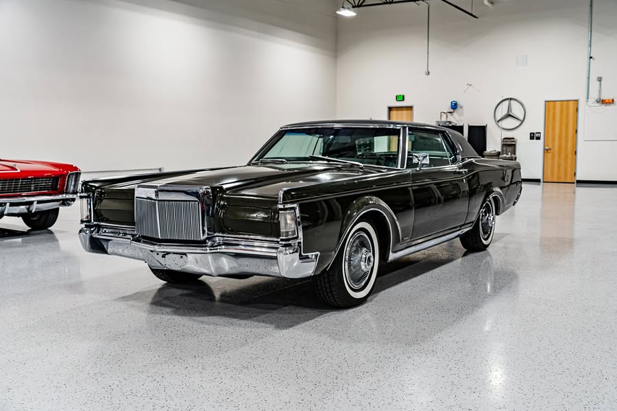 1969 Lincoln Continental iii