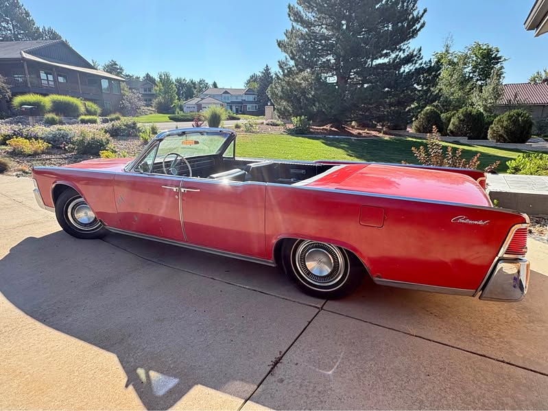 1965 Lincoln Continental - Top
