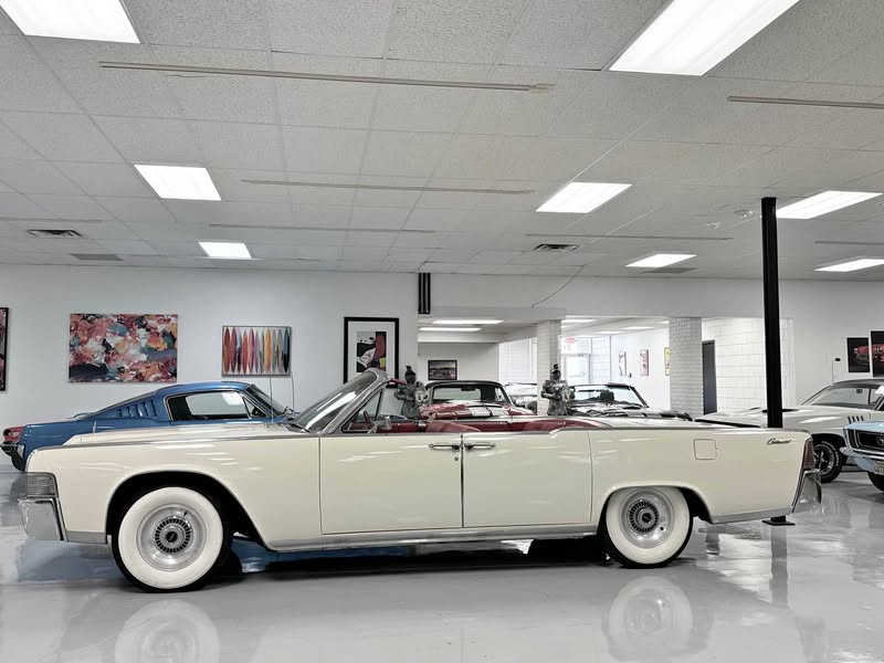 1965 Lincoln Continental - Sedan 4D