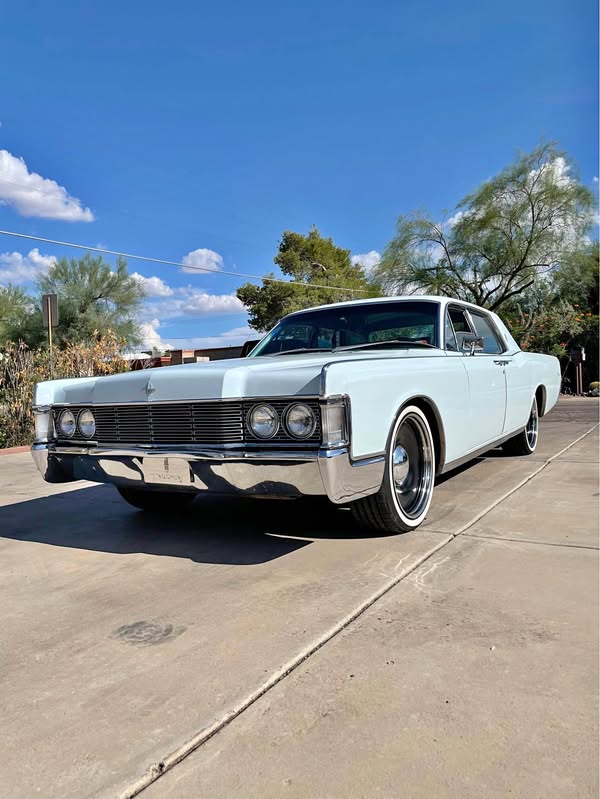 1968 Lincoln Continental - Sedan 4D