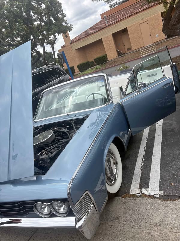 1965 Lincoln Continental - Premiere Sedan 4D