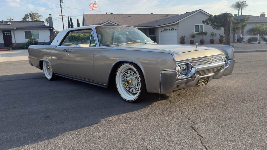 1961 Lincoln continental