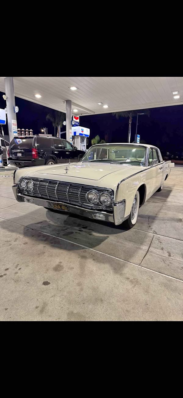 1964 Lincoln Continental - Sedan 4D