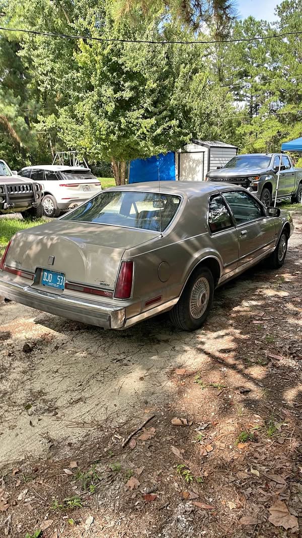 1985 Lincoln Mark VII - Bill Blass Designer 2D