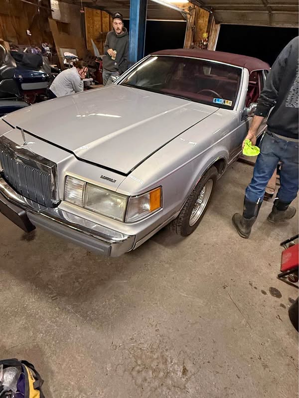 1992 Lincoln Mark VII - Bill Blass Designer 2D
