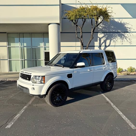 2011 Land Rover LR4 - HSE LUX Sport Utility 4D