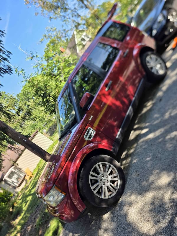 2011 Land Rover LR4 - HSE Silver Edition Sport Utility 4D