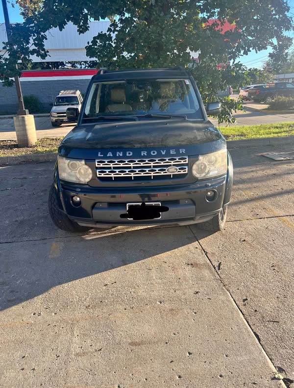 2011 Land Rover LR4 - HSE LUX Sport Utility 4D