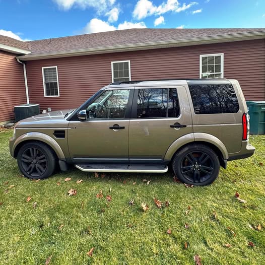 2016 Land Rover LR4 - Sport Utility 4D