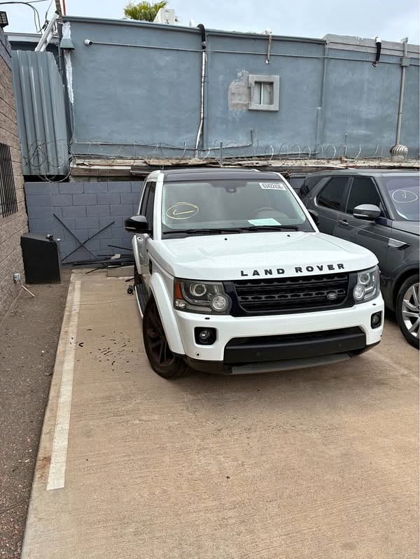 2016 Land Rover LR4 - HSE Sport Utility 4D
