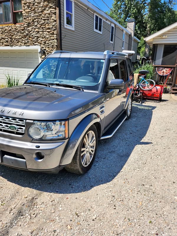 2011 Land Rover LR4 - HSE LUX Sport Utility 4D