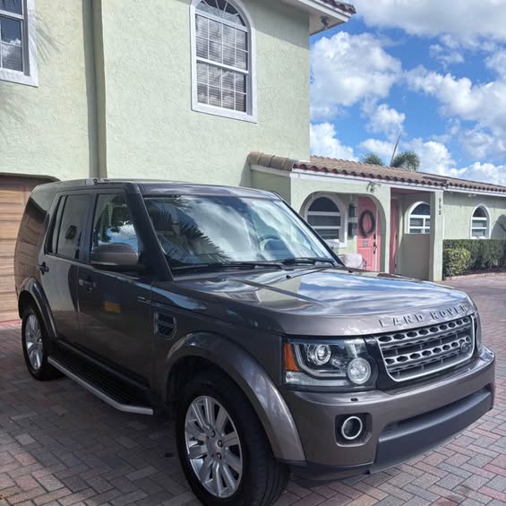 2016 Land Rover LR4 - LR4