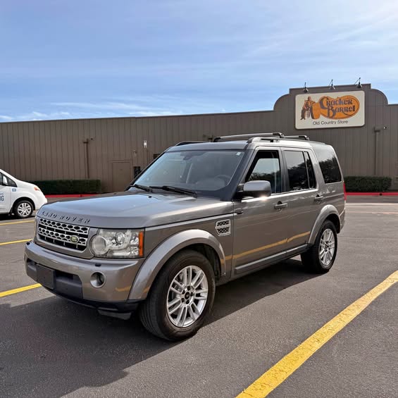 2010 Land Rover LR4 - HSE LUX Sport Utility 4D