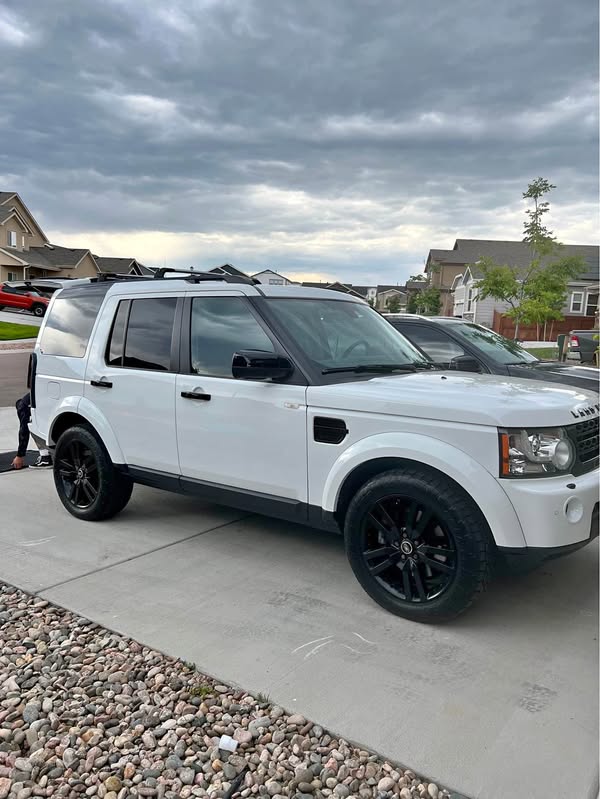 2014 Land Rover LR4 - HSE LUX Sport Utility 4D