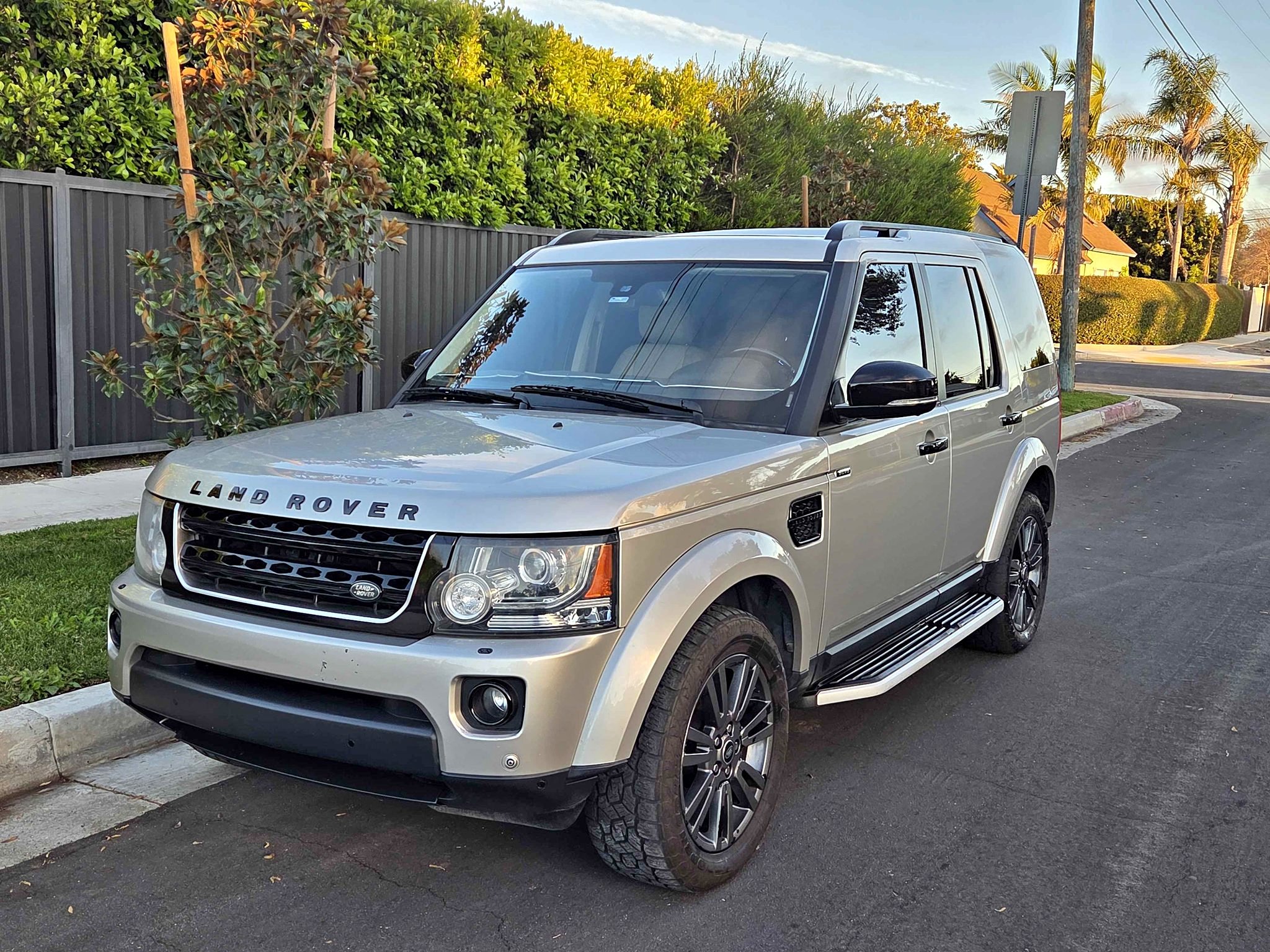 2015 Land Rover LR4 - HSE LUX Sport Utility 4D