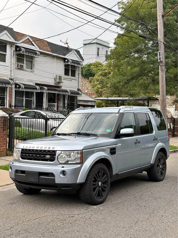 2011 Land Rover LR4 - HSE Silver Edition Sport Utility 4D