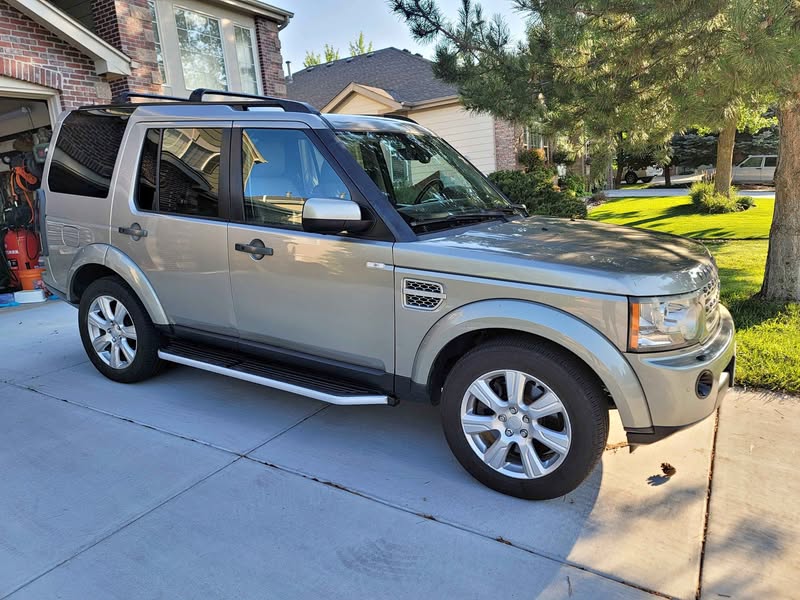 2011 Land Rover LR4 - HSE LUX Sport Utility 4D