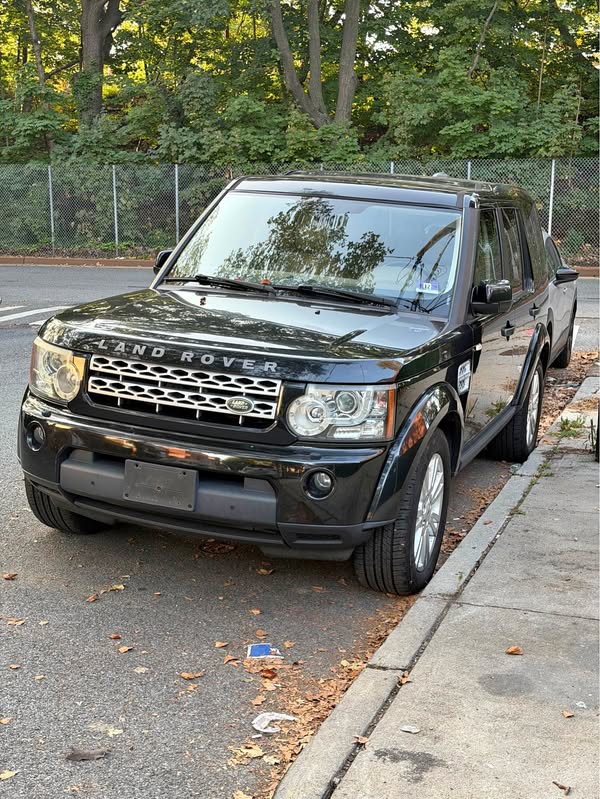 2012 Land Rover LR4 - HSE LUX Sport Utility 4D