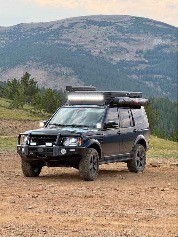 2016 Land Rover LR4 - Landmark Edition Sport Utility 4D
