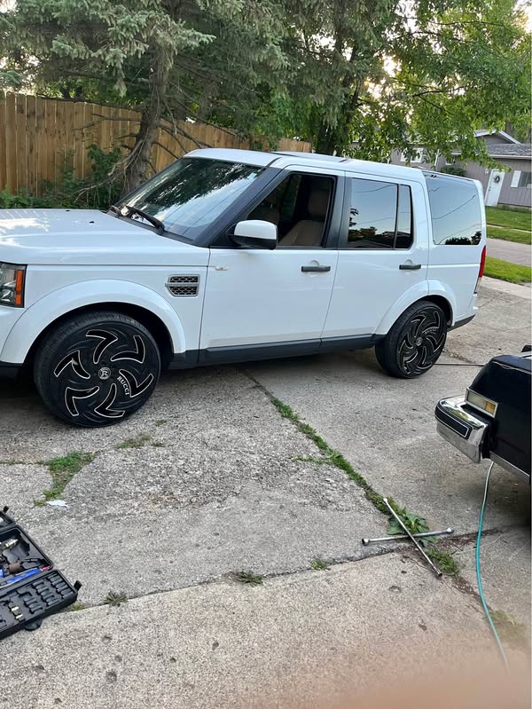 2011 Land Rover LR4 - HSE Sport Utility 4D