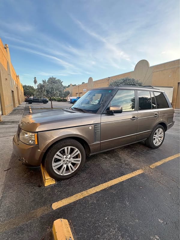 2011 Land Rover LR4 - HSE Silver Edition Sport Utility 4D