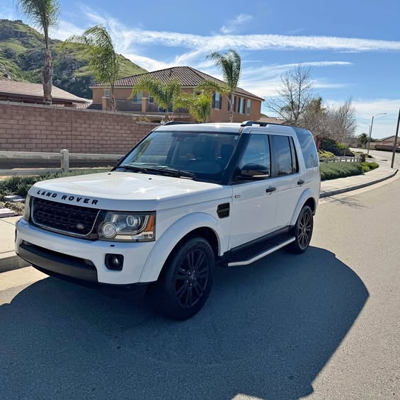 2016 Land Rover LR4 - HSE LUX Sport Utility 4D