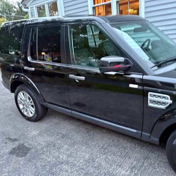 2011 Land Rover LR4 - Landmark Edition Sport Utility 4D