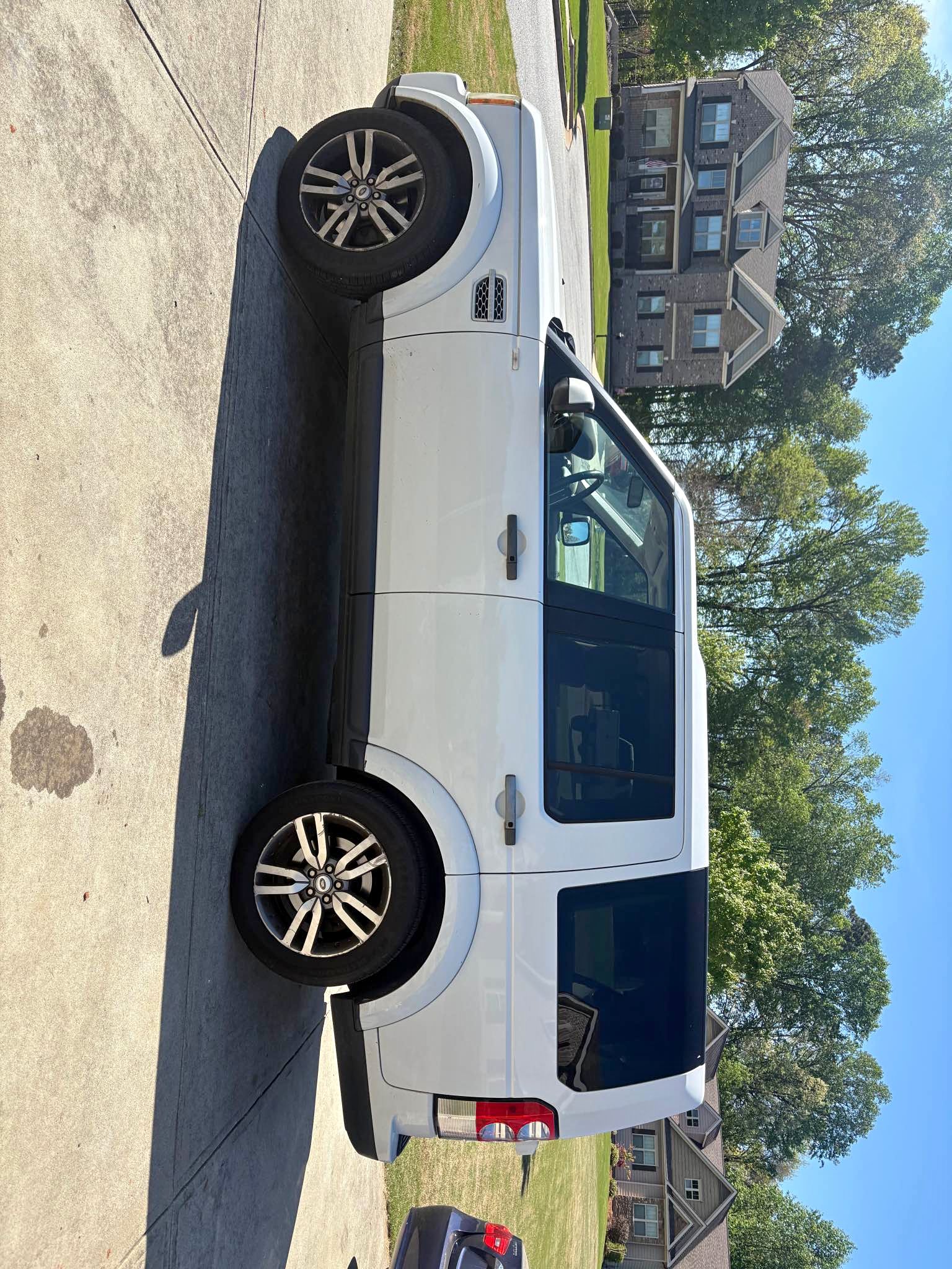 2011 Land Rover LR4 - HSE LUX Sport Utility 4D