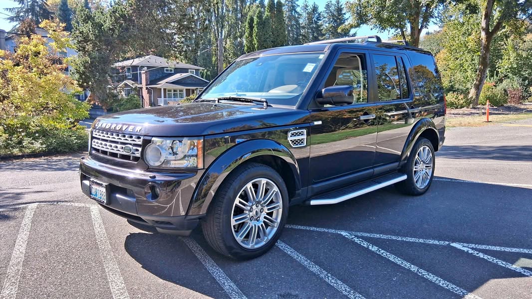 2012 Land Rover LR4 - HSE LUX Sport Utility 4D
