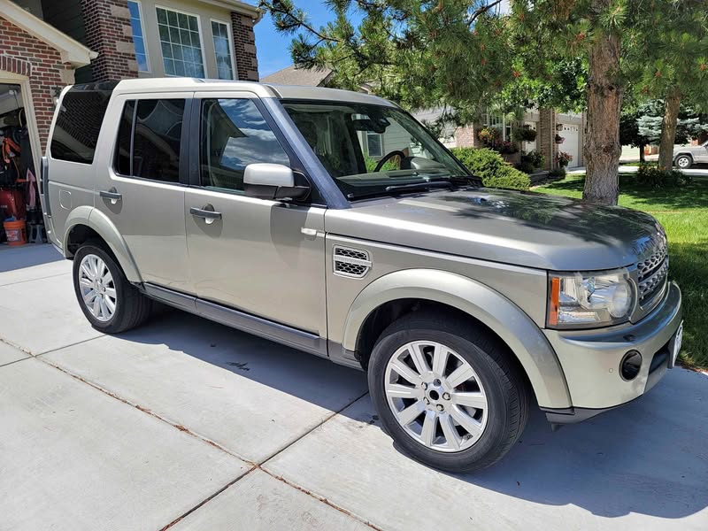 2011 Land Rover LR4 - HSE LUX Sport Utility 4D