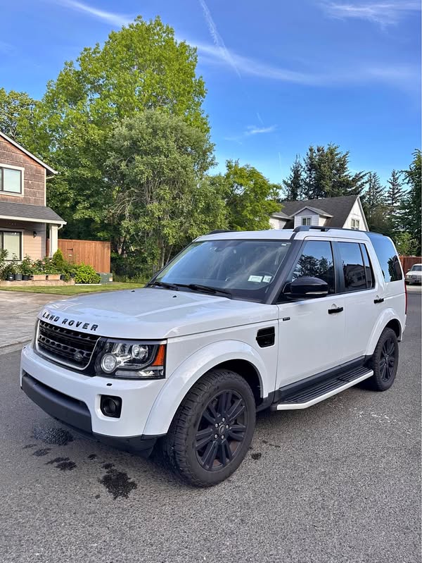 2016 Land Rover LR4 - LR4